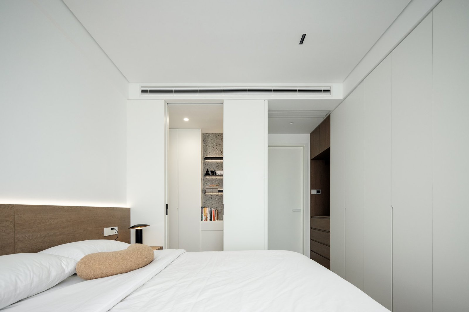 Full-height integrated storage in the completed main bedroom
