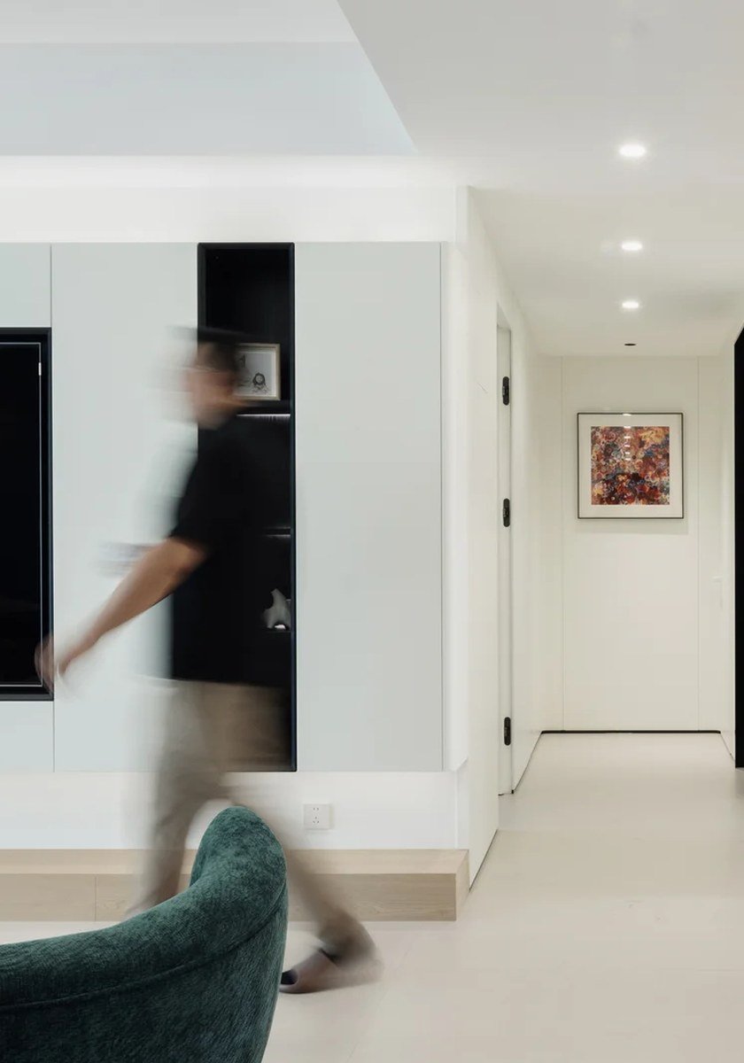 2026092304160138 Open-plan family home with a blurred figure in motion