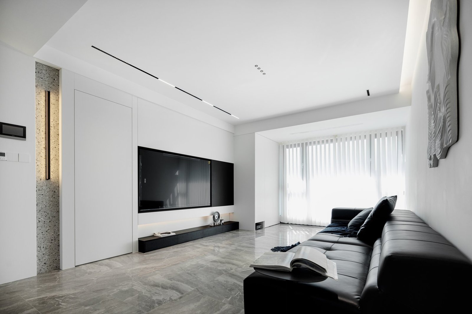 Integrated television wall in the completed living room