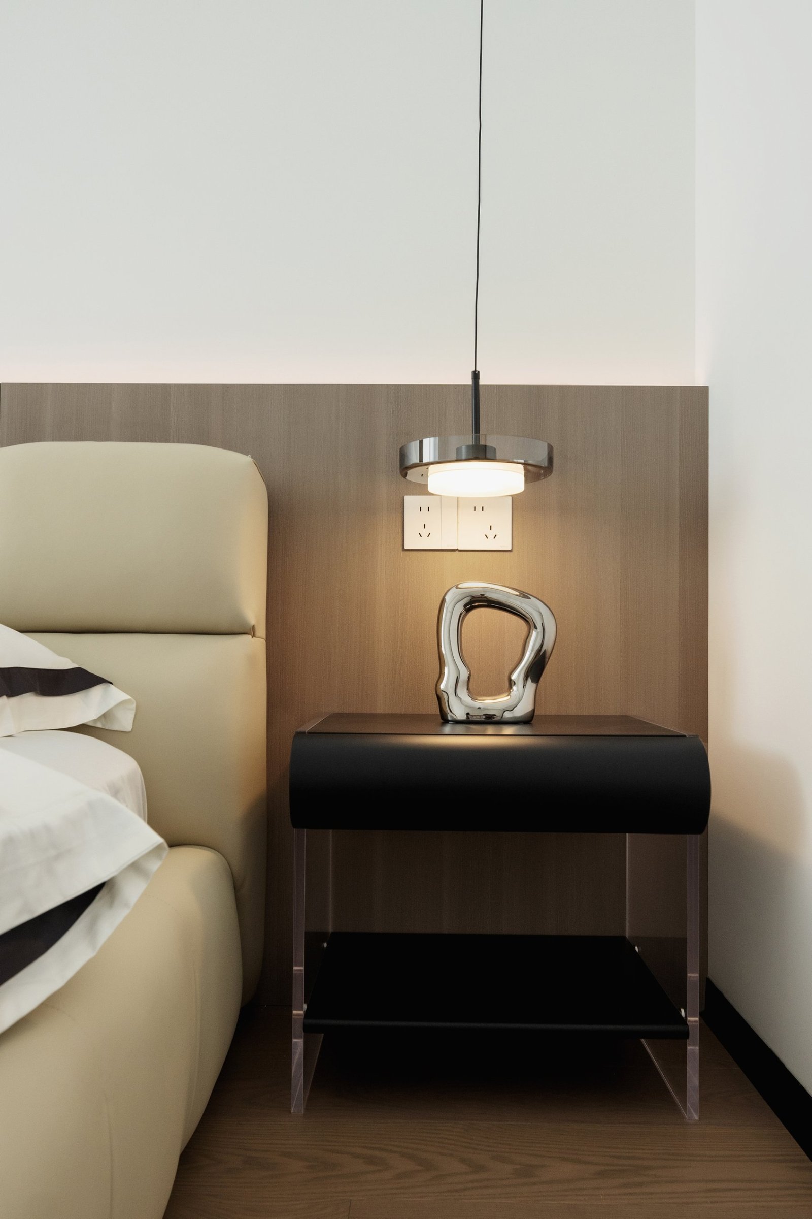 Integrated bedside lighting and furniture detail