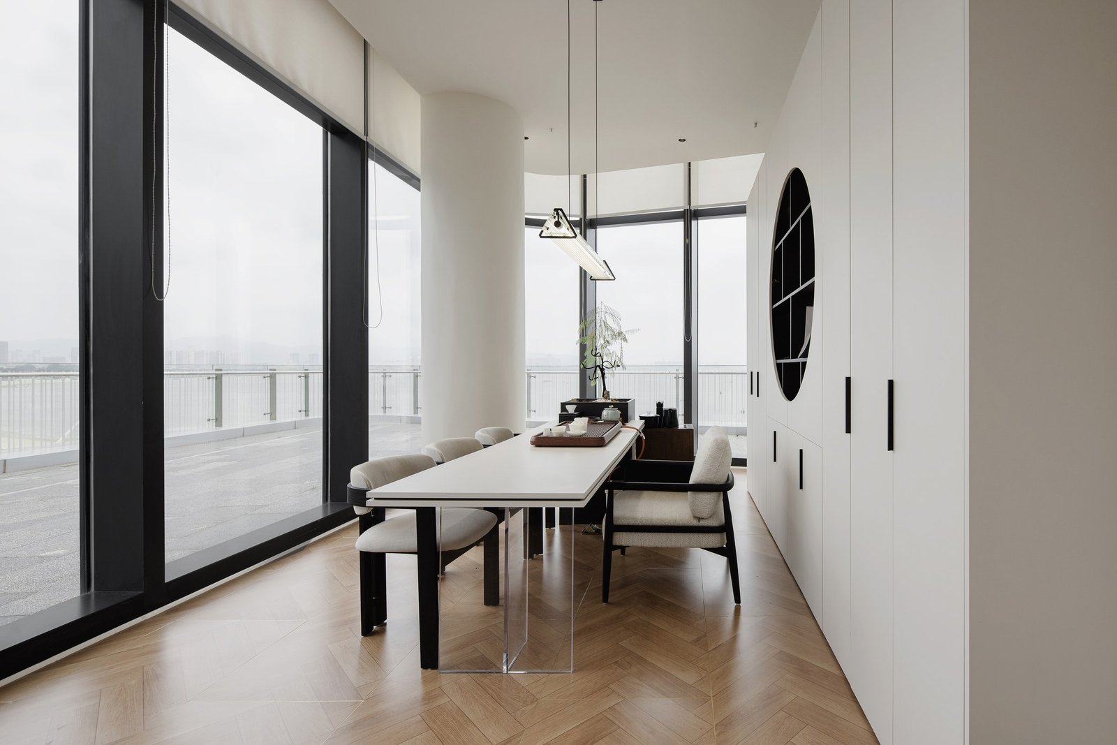 Consultation room with a large window, meeting table and integrated storage